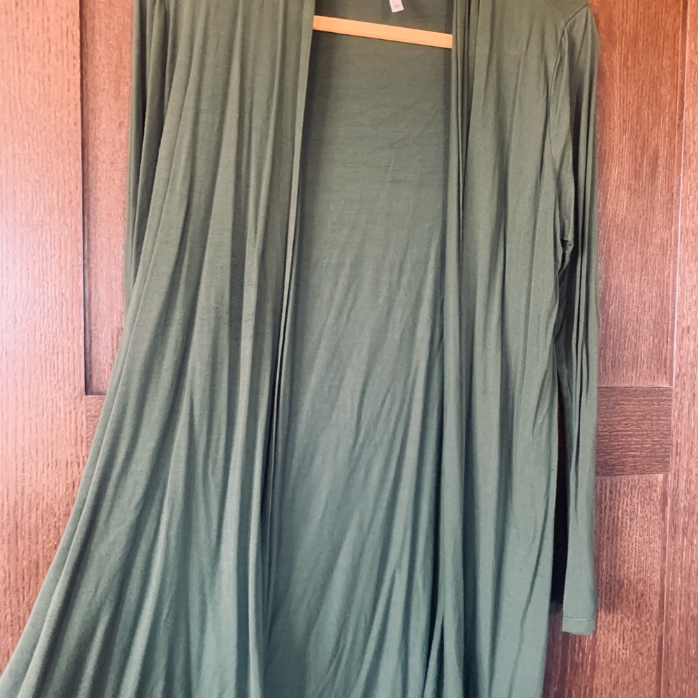 Pretty hunter green light weight cardigan